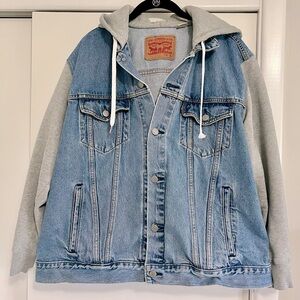 Levi’s Men's Denim Jacket Blue Hybrid Hoodie
Trucker Jacket
